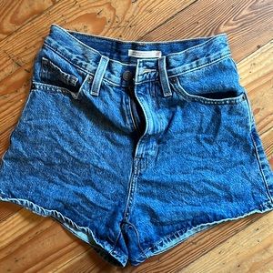 Original Levi’s high waisted mom shorts, size 25 waist